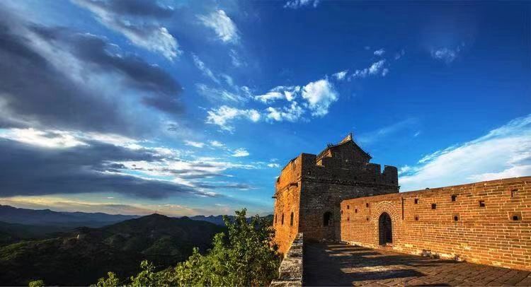 Walk the Great Wall in the Golden Hours — travel photographs