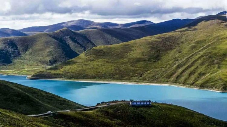 Discover Tibet’s Heritage and Himalayan Landscapes — travel photographs