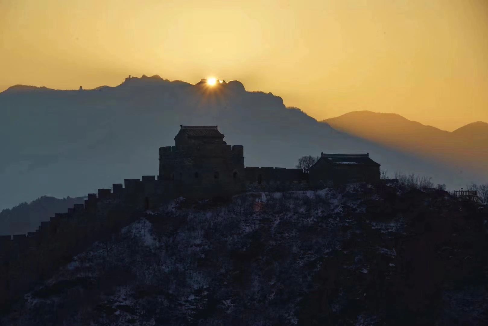 1R2: Sunrise at Gubeikou and a Walk toward Jinshanling — travel photographs