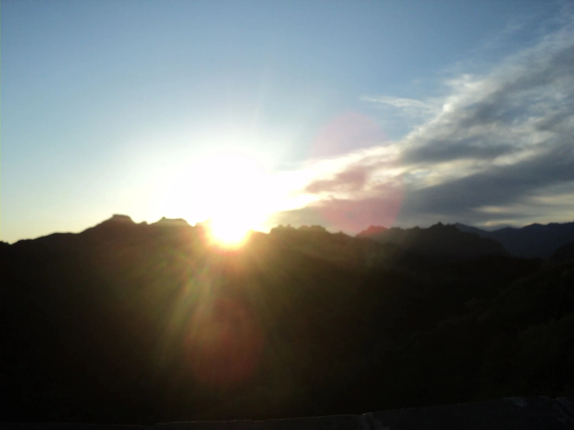 1R2: Sunrise at Gubeikou and a Walk toward Jinshanling — travel photographs